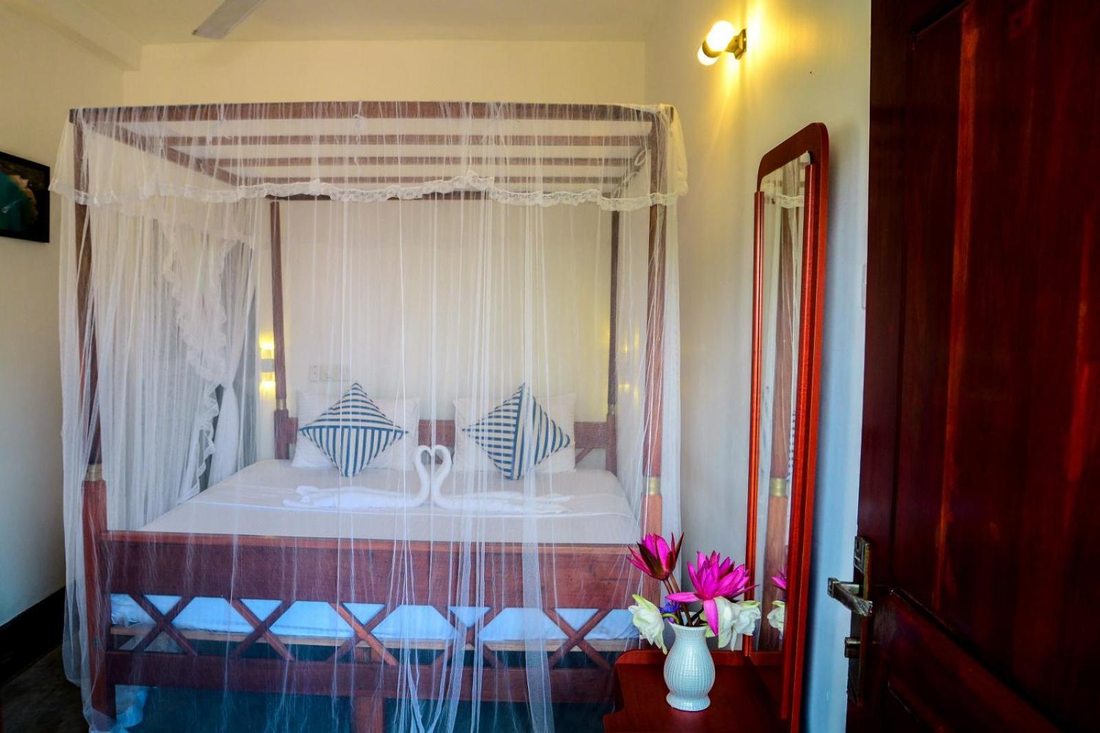 Coconut Style Restaurant&Milinda Guest Hotel Unawatuna Exterior foto